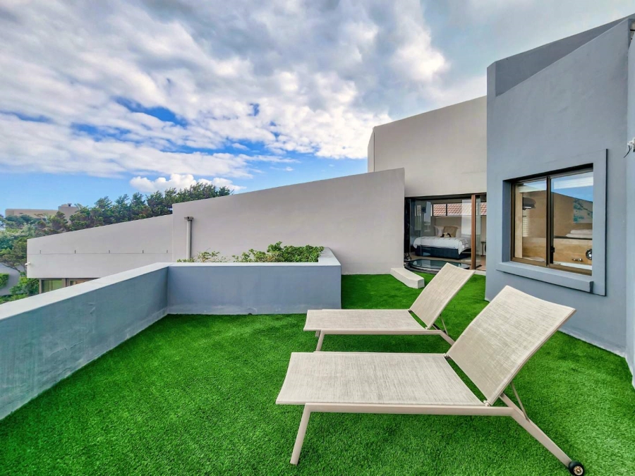 4 Bedroom Property for Sale in Bloubergstrand Western Cape
